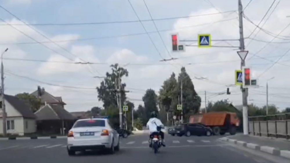 Сотрудники ДПС задержали в Брянске пытавшегося скрыться от наряда 17-летнего водителя