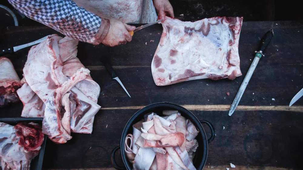 В Брянской области за 6 месяцев выросло производство свинины и сыра