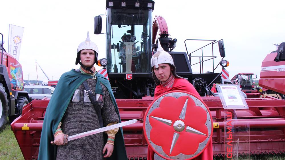 Богатыри представили Пересвета, Добрыню и Ильюшу на выставке «День Брянского поля − 2023»
