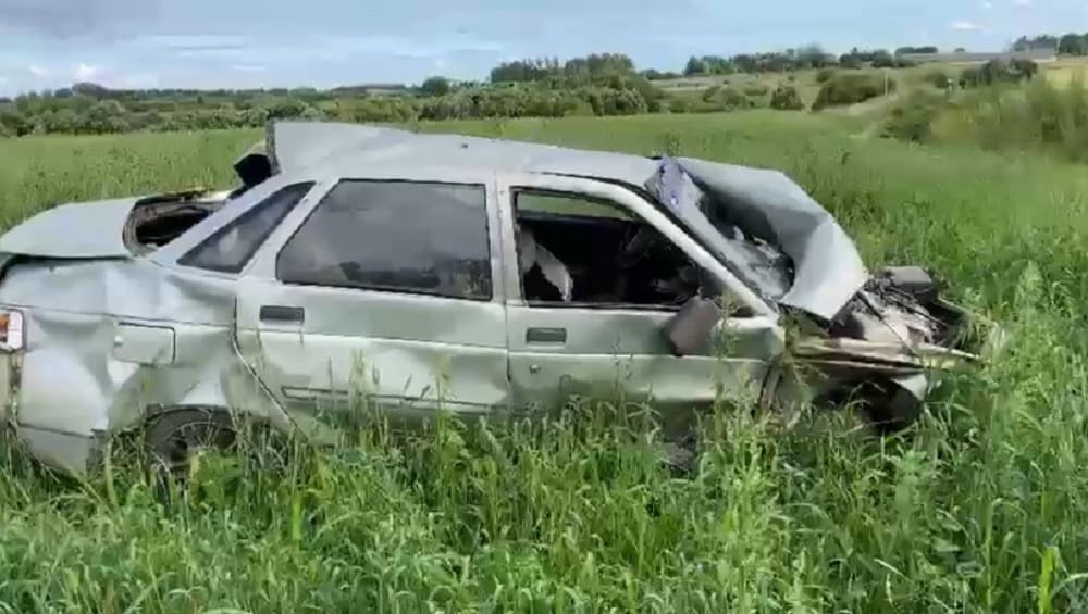 В Жирятинском районе 55-летний мужчина сломал рёбра в перевернувшемся автомобиле ВАЗ