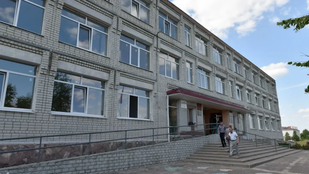 Брянский губернатор сообщил о масштабных работах в Суземской школе № 2 им. В.И. Денисова