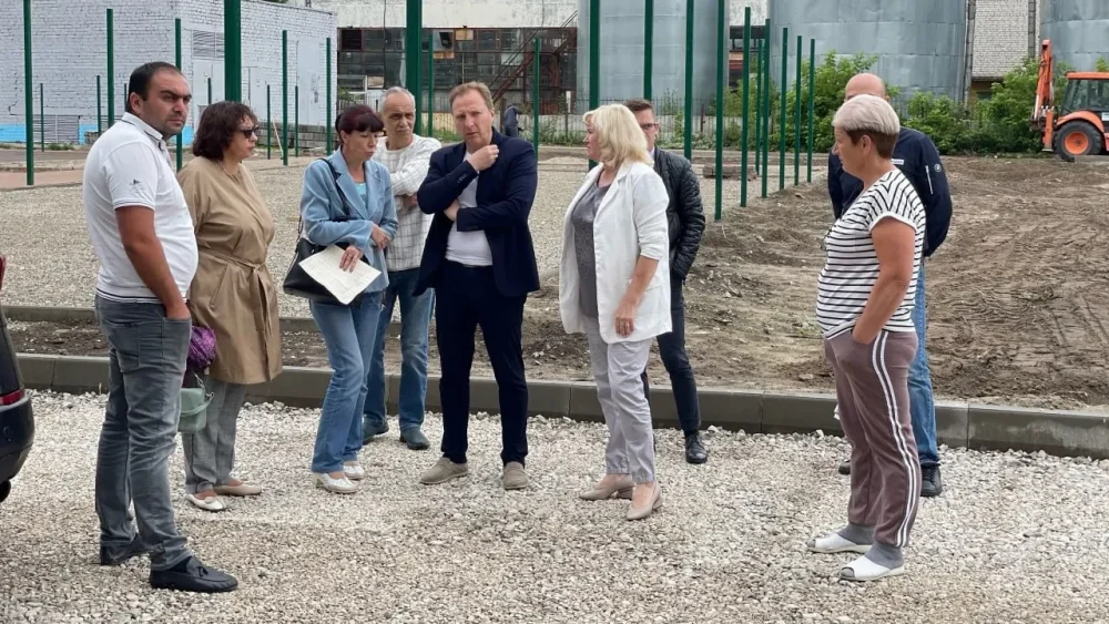 Депутаты горсовета проверили ремонт дворов в Бежицком районе Брянска