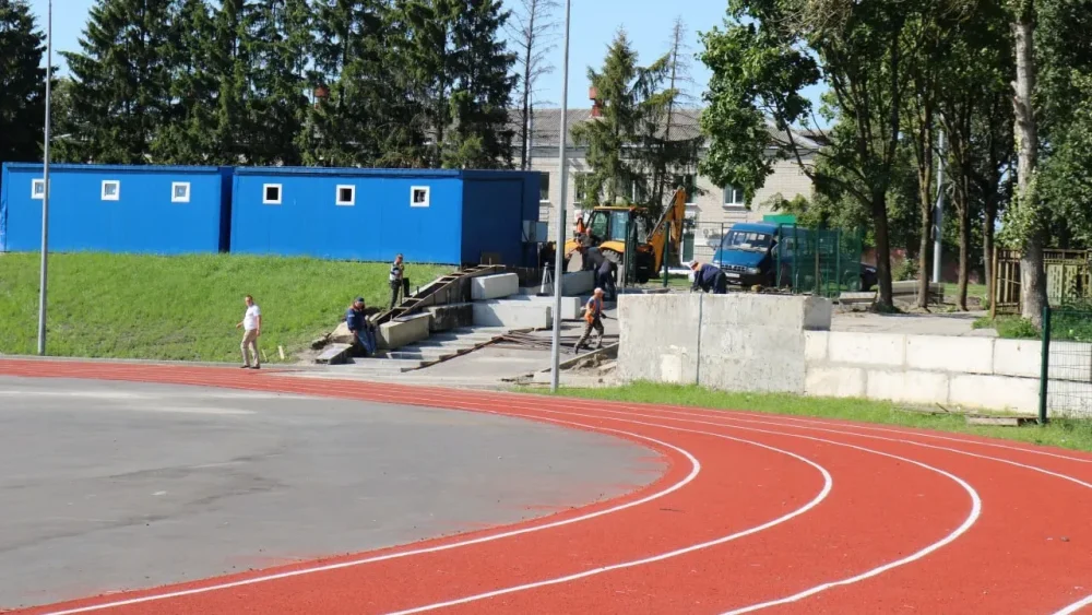 Брянские чиновники выясняли, что мешало раньше сдать стадион «Камвольщик»