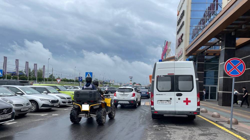 В Брянске водители квадроциклов выбрались из леса на обычные дороги