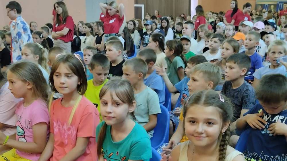 В брянский лагерь «Синезерки» прибыли более 150 детей и 10 педагогов из Брянки