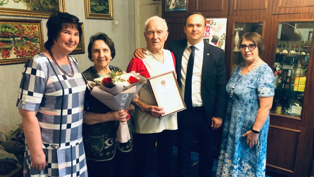 В Советском районе Брянска чиновники поздравили крепкие супружеские пары