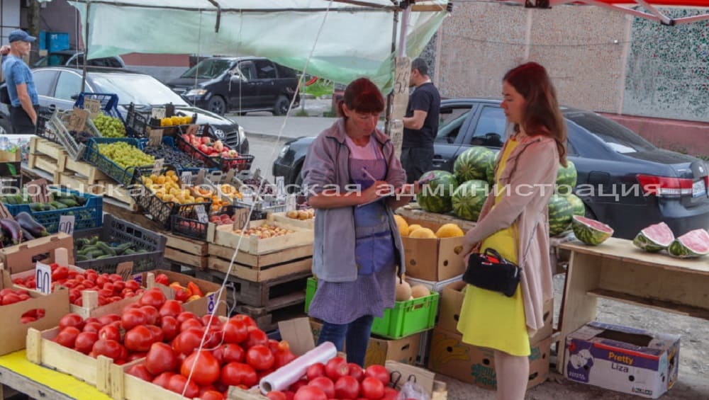В Бежицком районе Брянска чиновники наказали 8 уличных торговцев овощами и фруктами