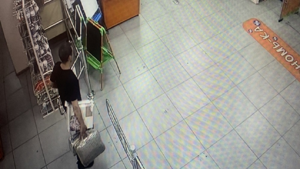 На рынке Брянска 32-летний торговец продал украденное из магазина постельное бельё