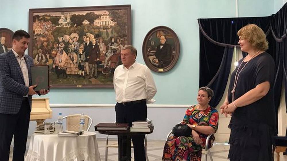 Житель Тобольска передал в дар овстугскому музею уникальное тютчевское издание