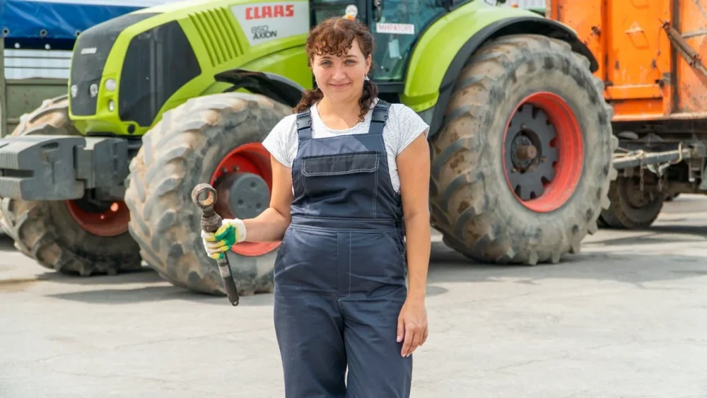 Агрохолдинг «Мираторг» доказал, что тракторист — женская профессия