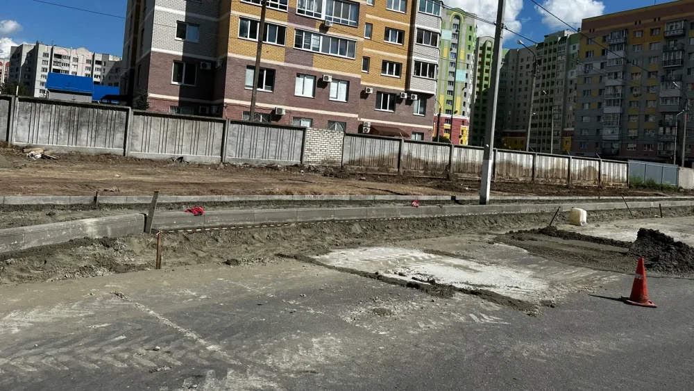 В Брянске возле областной прокуратуры на улице Рекункова начался ремонт дороги