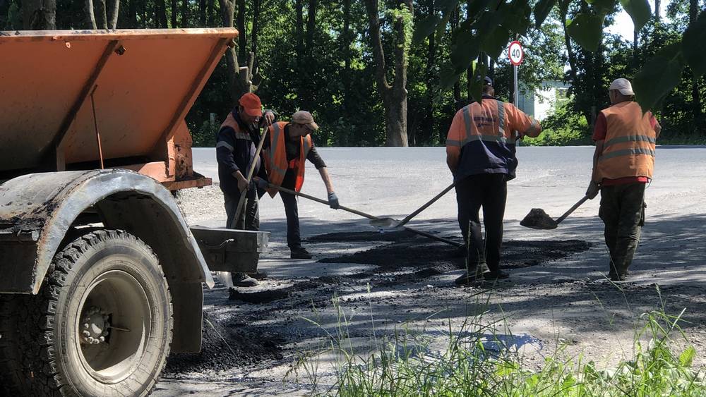 Стала известна зарплата главных дорожников Брянской области
