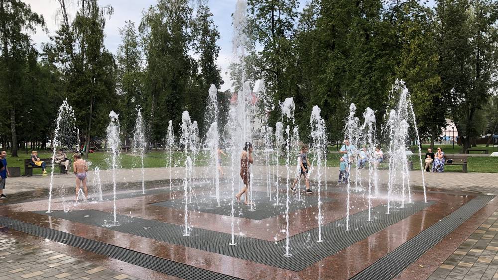В Брянске городские фонтаны начали готовить к летнему сезону