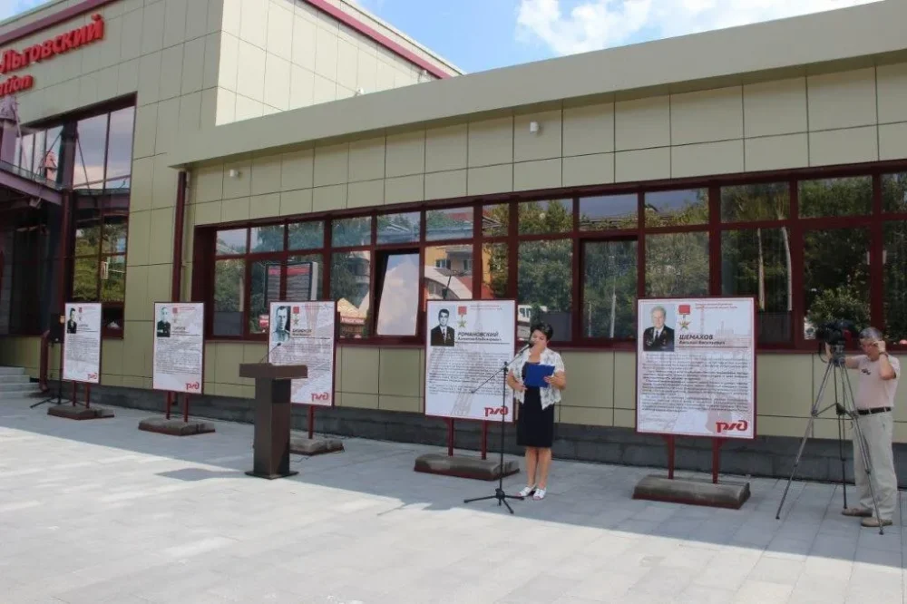 Аллею славы железнодорожников открыли в Брянске накануне профессионального праздника