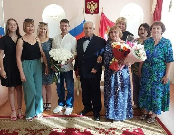В Брянске поздравили с золотой свадьбой Станислава Могильного и Людмилу Куликову