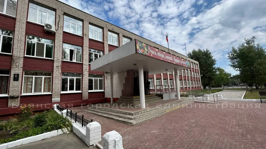 В Брянске комиссия проверила готовность школ к приему 1 сентября 57 тысяч школьников