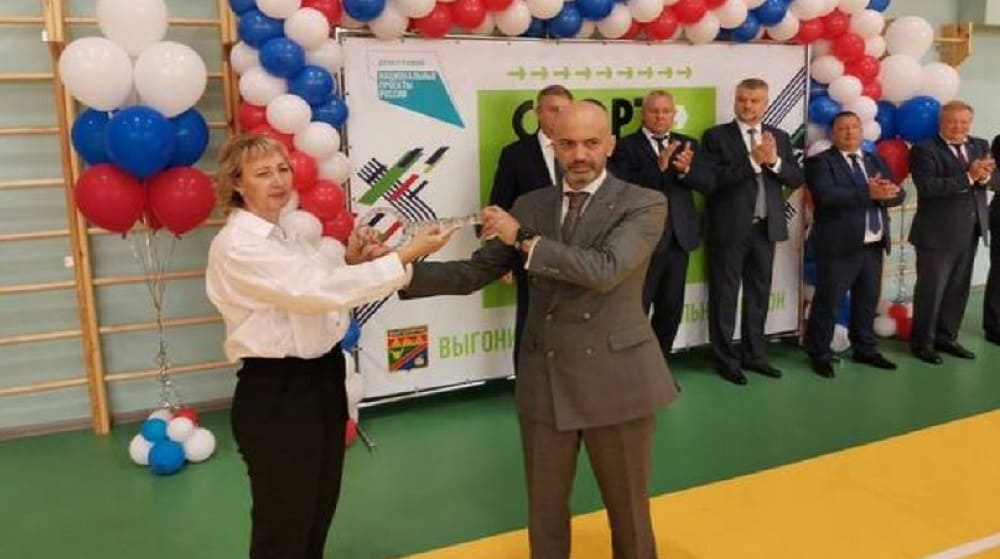 В Выгоничах Брянской области замминистра спорта Кадыров открыл новый спорткомплекс