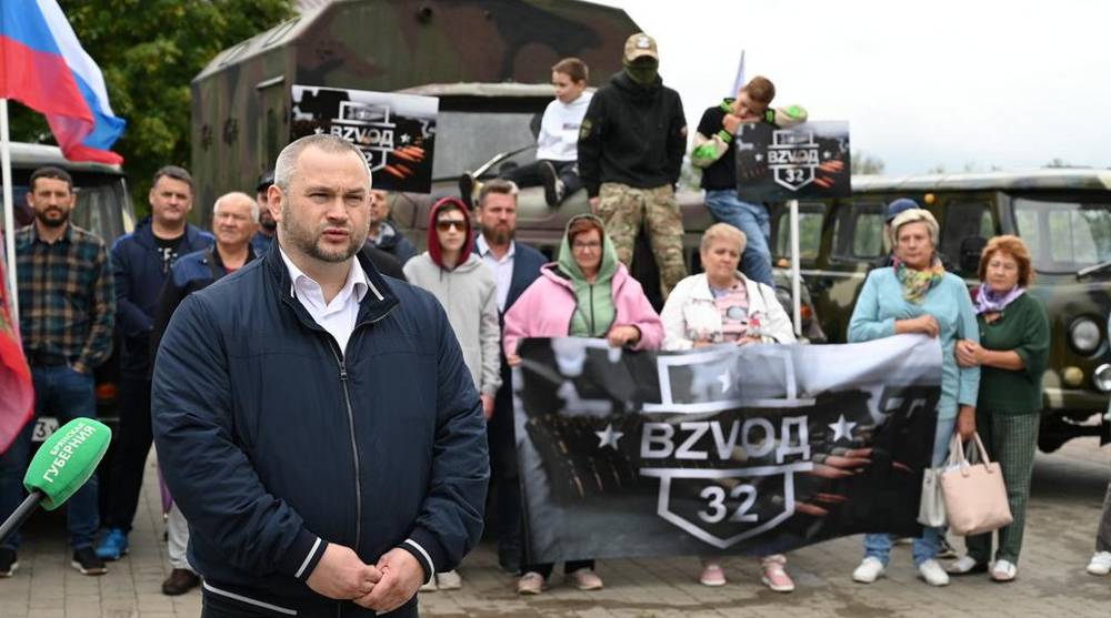 В Свенском монастыре передали транспортные средства и гуманитарный груз для  бойцов СВО из Брянской области