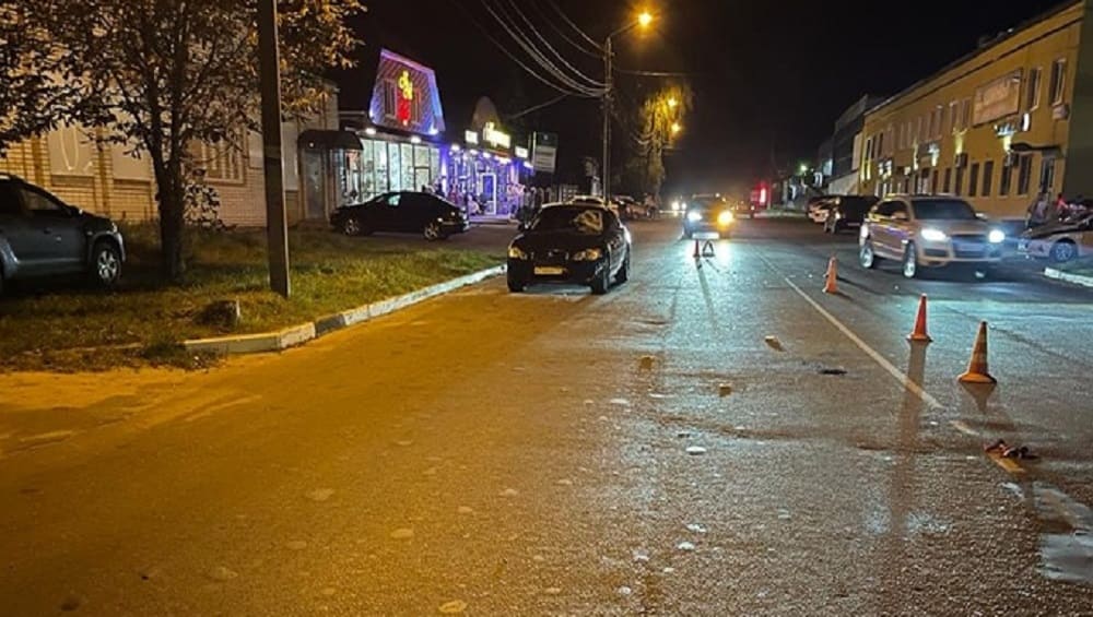 В брянском городе Клинцы водитель «Ягуара» покалечил перебегавшего дорогу мужчину