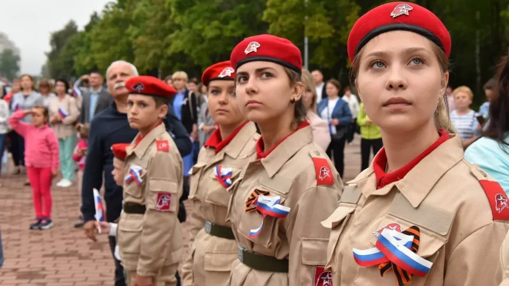 Брянский губернатор: Российский триколор — наша гордость, символ свободы и независимости