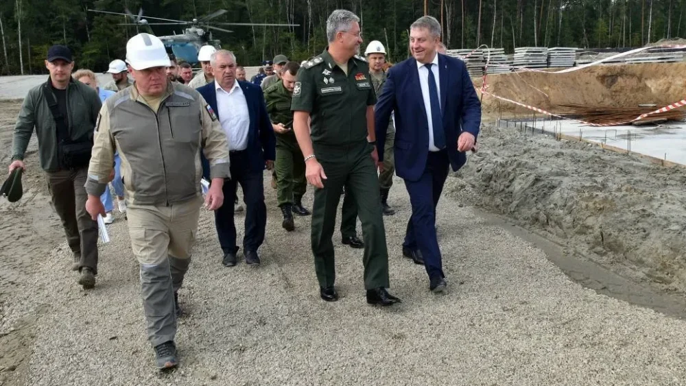 На строительство военного госпиталя в Брянске направлены две смены из 700 рабочих