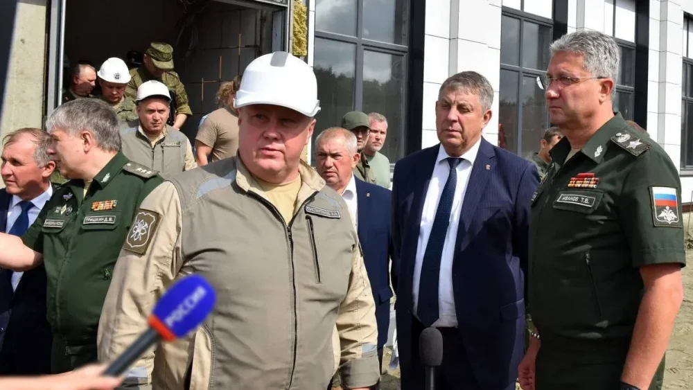 На строительство военного госпиталя в Брянске направлены две смены из 700 рабочих