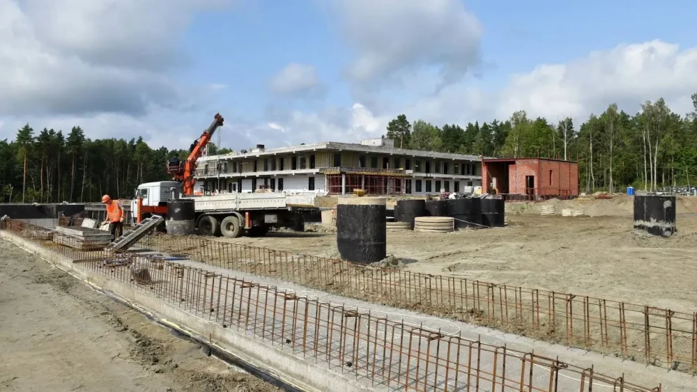 На строительство военного госпиталя в Брянске направлены две смены из 700 рабочих