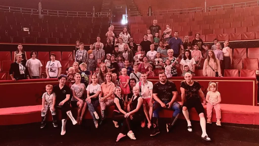 В Брянском цирке в честь 104-летия Росгосцирка прошли мастер-классы артистов