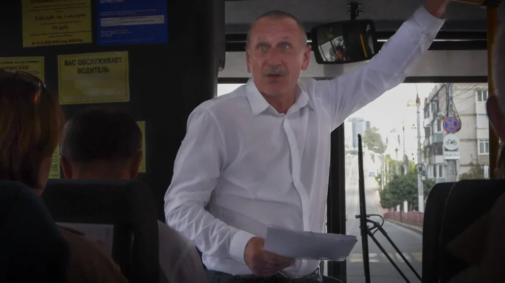 Брянские чиновники провели в автобусе важное заседание коллегии
