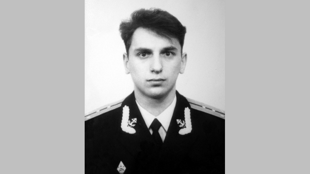 В Стародубе почтили память погибшего 23 года назад моряка подлодки «Курск» Виталия Солорева