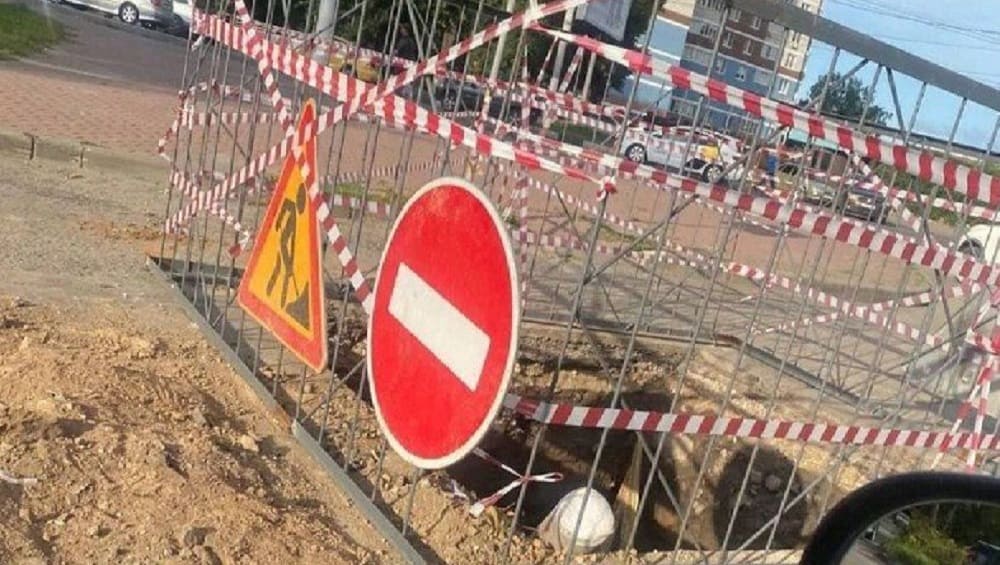 Администрация Брянска прокомментировала ЧП с провалившейся в яму на улице Дуки женщиной