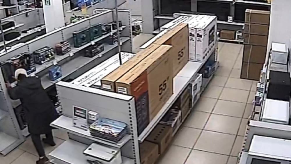 Житель Брянска попался на краже двух радиоуправляемых игрушек из магазина