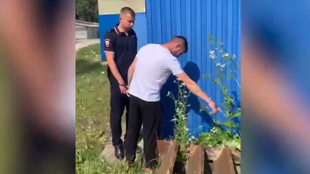 В Севске пьяные приятели украли сейф с миллионом рублей и в страхе вернули его