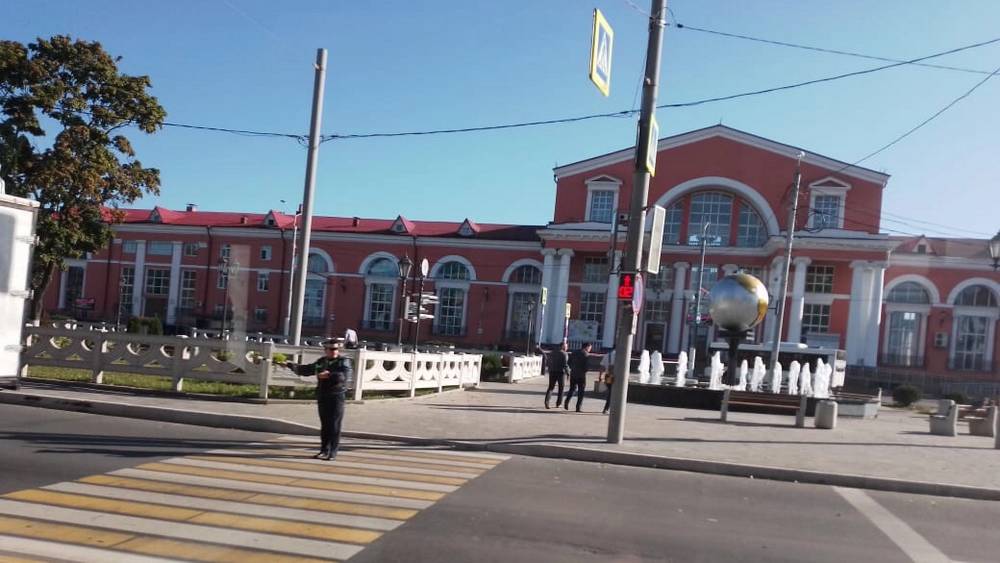 В Брянске полиция оцепила железнодорожный вокзал
