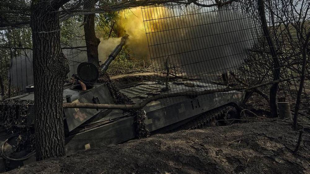 Украинские террористы из танка обстреляли деревню Круглая Поляна в Брянской области