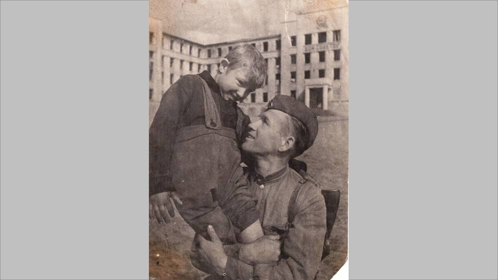 В музее рассказали, как 17 сентября 1943 года в Брянске боец Василий Булдыгин нашел сына