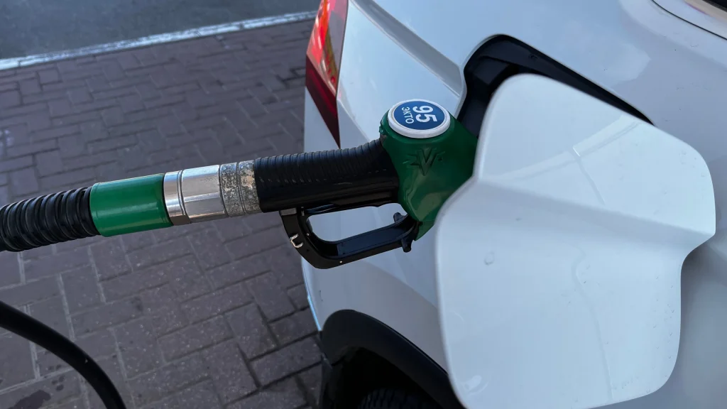 Жителей Брянской области стали пугать резким увеличением цен на бензин