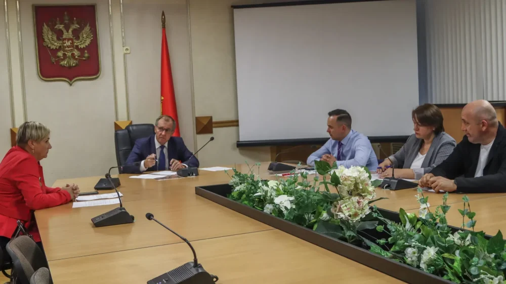 Жители Брянска сообщили мэру на личном приеме о проблемах с транспортом и ремонтом