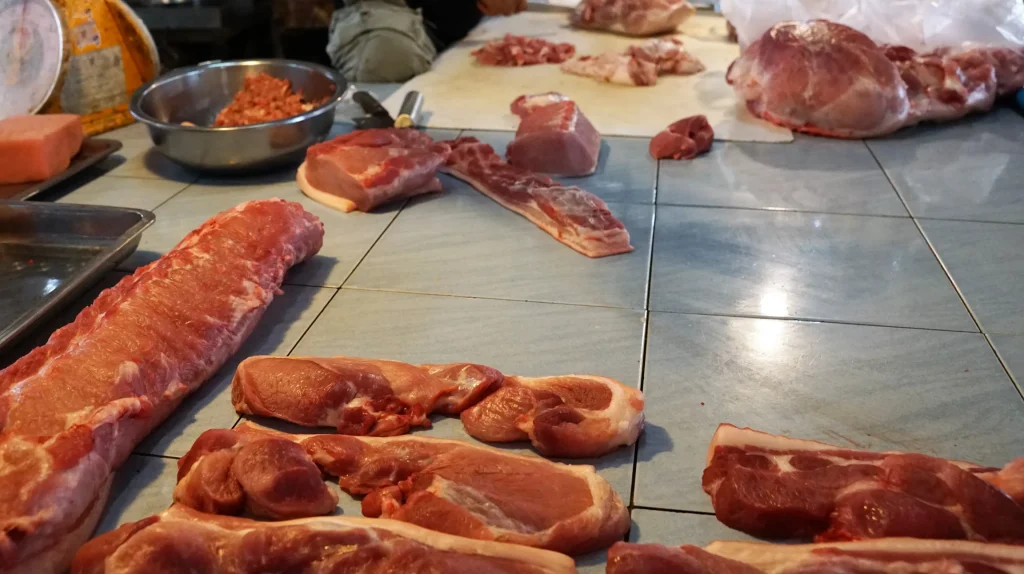 Над брянскими продавцами зараженной свинины нависла угроза наказания