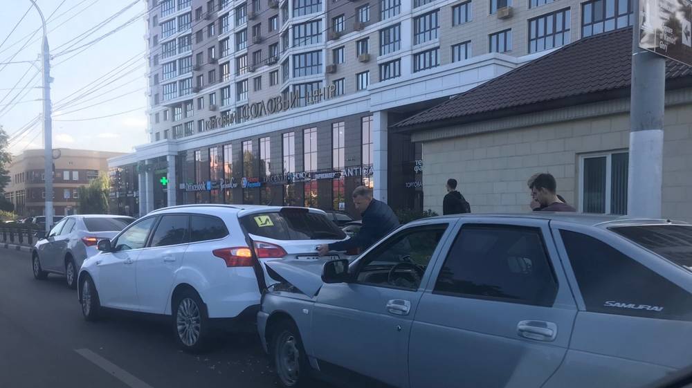 В Брянске произошла серьезная авария возле ЖК «Соловьи»
