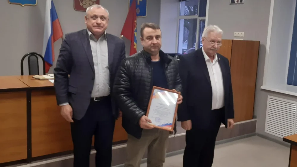 Глава брянского поселения Евгений Веремьев получил медаль «За спасение погибавших»