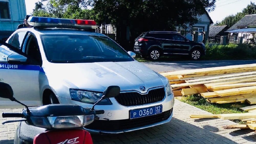 В Злынке Брянской области автоинспекторы задержали пьяного 43-летнего мопедиста