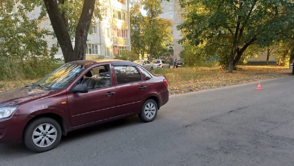 В Брянске на улице Орловской водитель автомобиля Lada покалечил 80-летнюю женщину