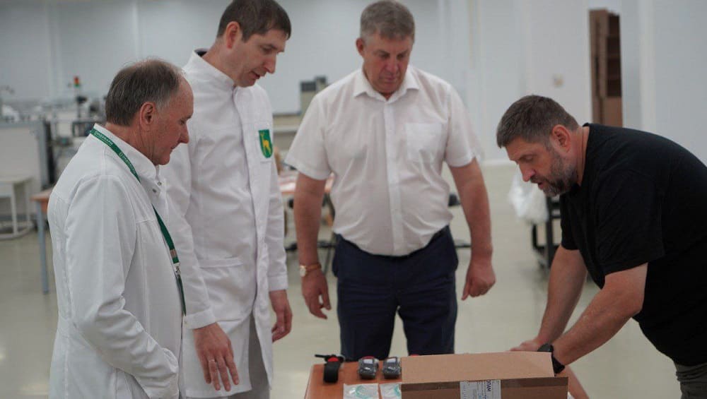 В Брянской области губернатор Богомаз показал военкору Сладкову уникальное предприятие