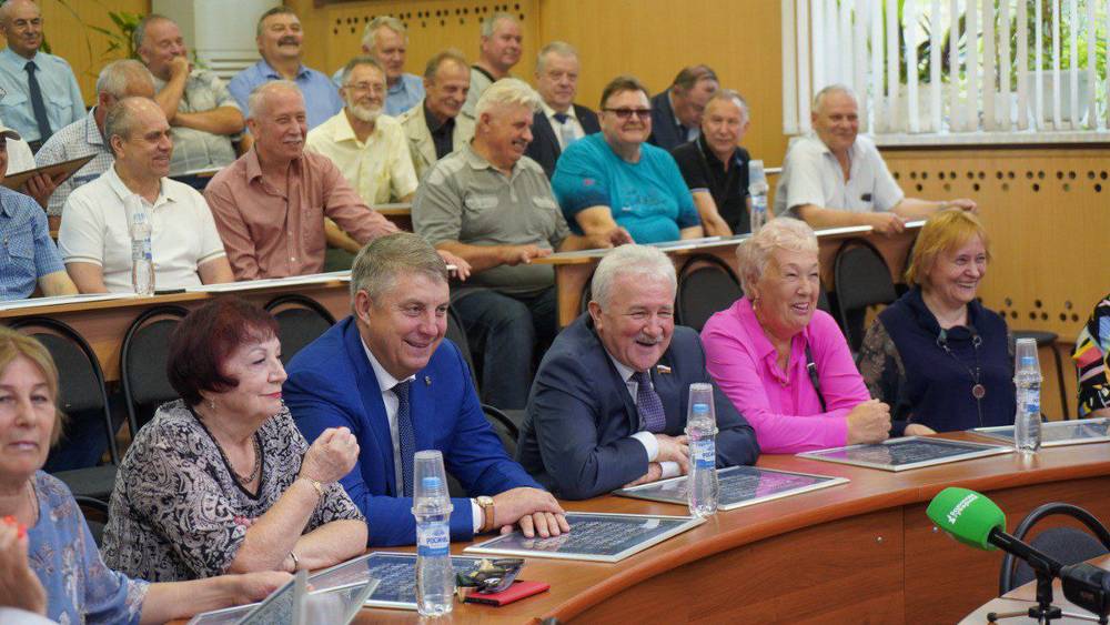 Брянский губернатор Александр Богомаз 1 сентября приехал в родной университет