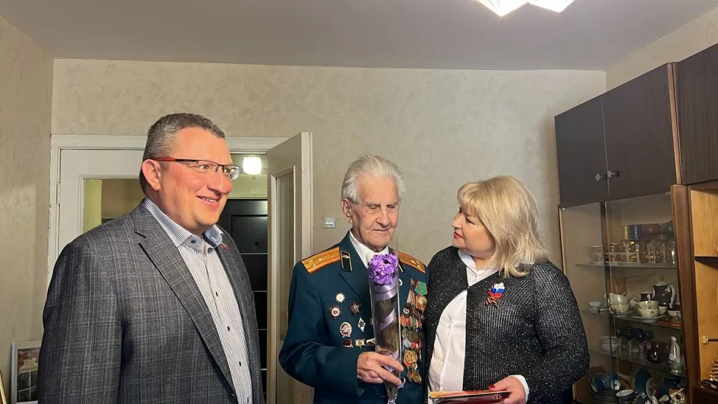 В Брянске чиновники и депутаты поздравили ветеранов Великой Отечественной войны