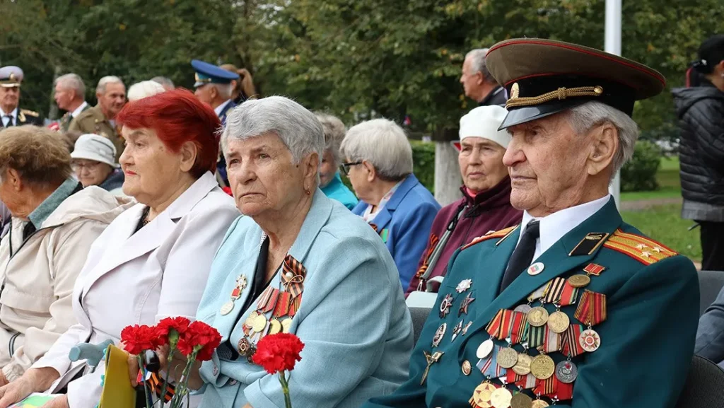В Володарском районе Брянска поздравили ветераном с наступающим Днем города