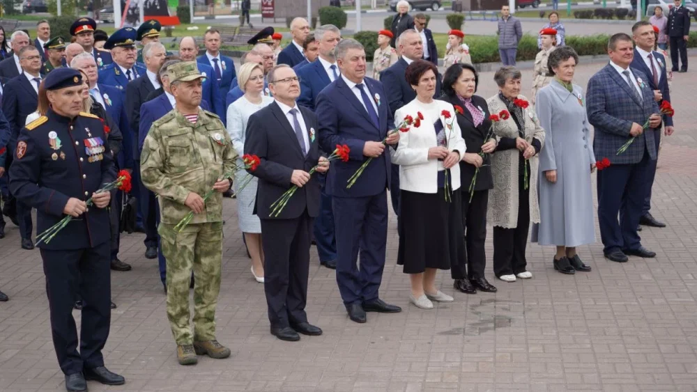 Губернатор Брянской области почтил память павших за свободу Родины героев
