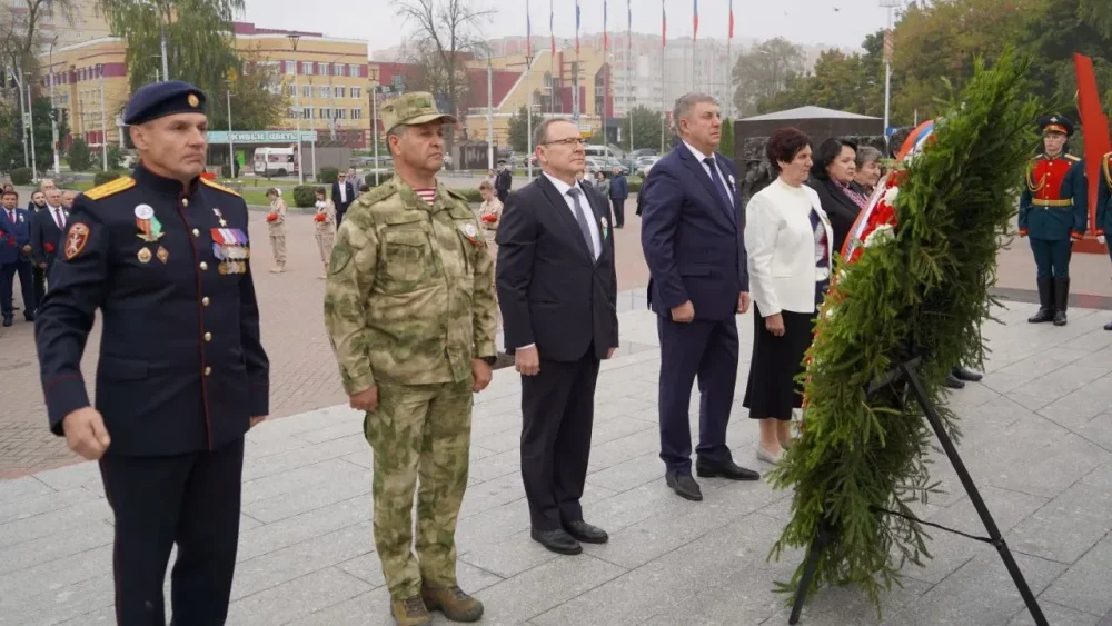 Губернатор Брянской области почтил память павших за свободу Родины героев