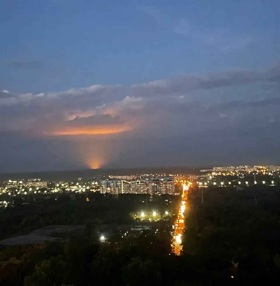 Жители Брянска увидели необычное свечение в Володарском районе 